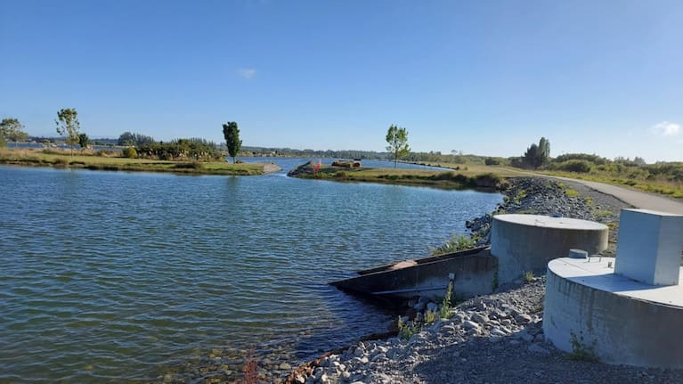 A channel has been dug to install a pipe at the southern end of the water ski lane to allow water to flow through the bunded area and improve circulation.