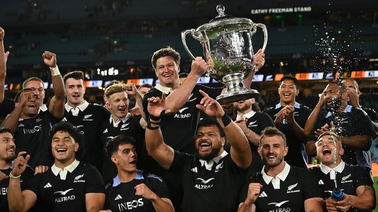 All Blacks celebrate their Bledisloe Cup victory.
