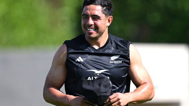 Anton Lienert-Brown trains in Lyon