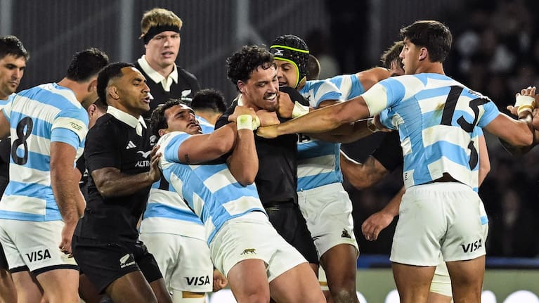 Billy Proctor, centre, gets in a scuffle with the Pumas during the All Blacks win in Cordoba.