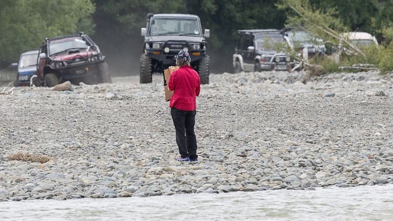 Conservation organisations, four-wheel-drive clubs and council staff have been working together to raise awareness native birds nesting on the Ashley-Rakahuri River, near Rangiora.