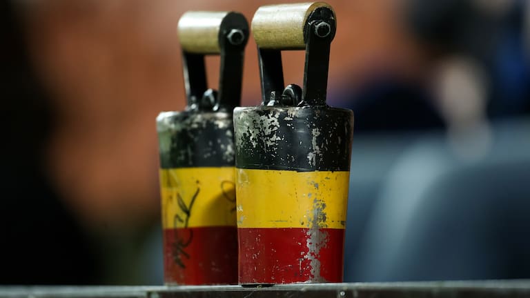 Cowbells will be banned at the Chiefs-Crusaders final in Christchurch on Saturday.