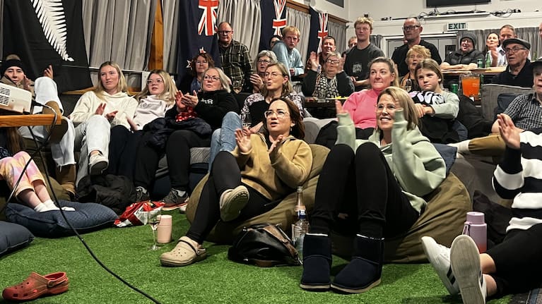 Fans watching Lulu Sun's Wimbledon quarterfinal at the Te Anau Tennis Club.