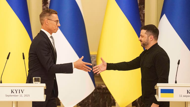 Finland's President Alexander Stubb and Ukraine's President Volodymyr Zelensky shake hands