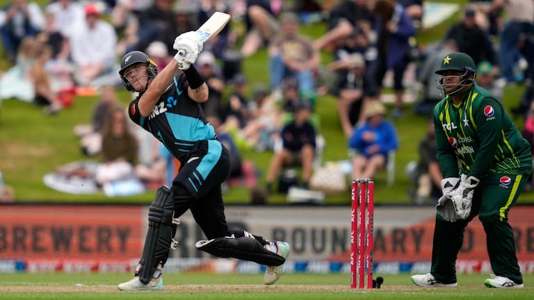 Finn Allen hit 16 sixes on his way to 137.