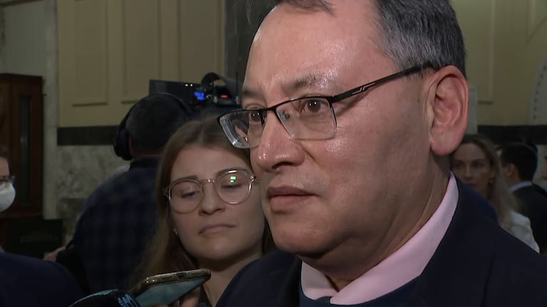 Reporters asked Shane Reti questions at Parliament amid critical workforce shortages and claims of 14 layers of management at Health NZ.