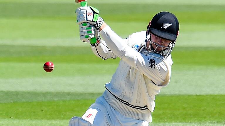 Henry Nicholls of the Black Caps drives the ball during the 4th day of the second ANZ International Cricket Test match, New Zealand V Bangladesh, Hagley Oval, Christchurch, New Zealand, 23th January 2017.Copyright photo: John Davidson / www.photosport.nz
