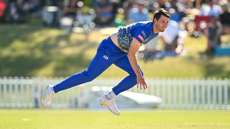 Jacob Duffy bowls for the Otago Volts.