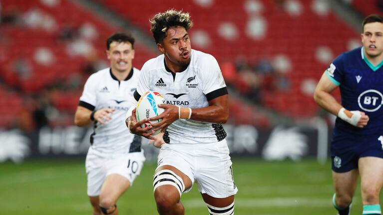 Kitiona Vai makes a run against Scotland.