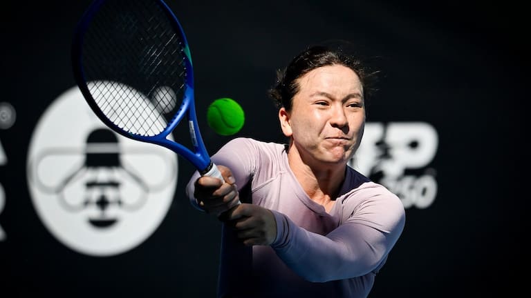 Lulu Sun in practice at ASB Classic.