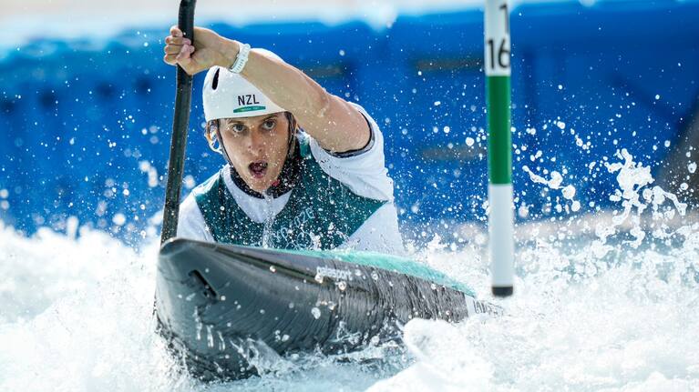 Luuka Jones competes in the kayak heats at Tokyo 2020.