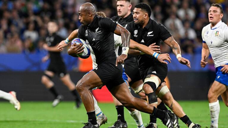 Mark Telea goes on the attack for the All Blacks against France in Paris last month.