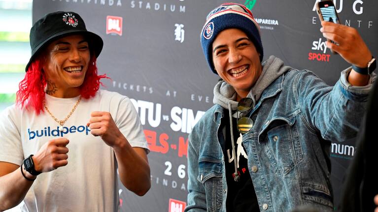 Kiwi boxers Mea Motu, left, and Lani Daniels pictured at today's announcement.