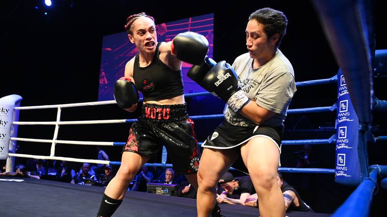 Mea Motu lands a punch on Toni Moki.