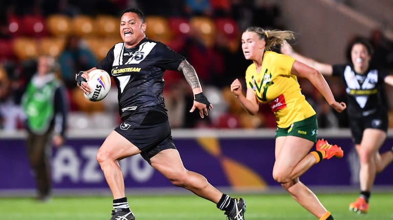 Mele Hufanga runs the ball for the Kiwi Ferns.