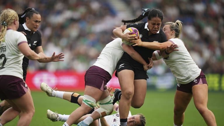 New Zealand's Logo-I-Pulotu Lemapu-Atai'i Sylvia Brunt, second from right, is tackled by Ireland's Edel McMahon.
