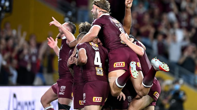 BRISBANE, AUSTRALIA - NOVEMBER 18: The Queensland players celebrate victory during game three of the State of Origin series between the Queensland Maroons and the New South Wales Blues at Suncorp Stadium on November 18, 2020 in Brisbane, Australia. (Photo by Bradley Kanaris/Getty Images)