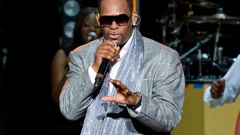 Singer R Kelly.