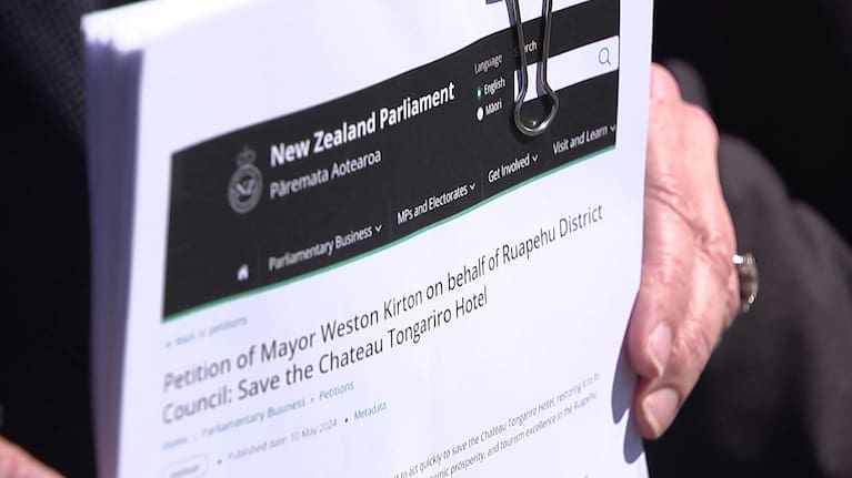 Ruapehu Mayor Weston Kirton presents the petition to Rangitīkei MP Suze Redmayne on the steps of Parliament.