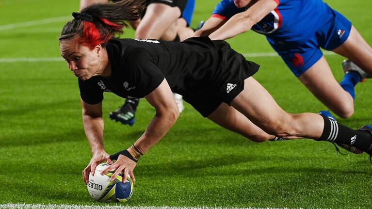 Ruby Tui wins the race to score a remarkable try for the Black Ferns against France.