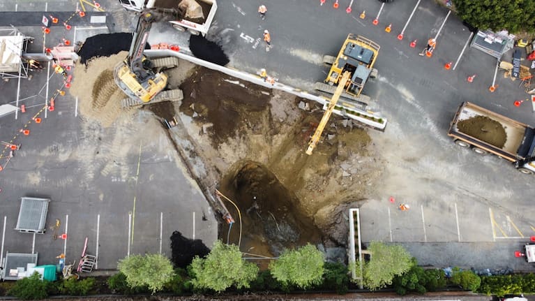 The sinkhole, caused by a sewer pipe collapse in Auckland's Parnell.