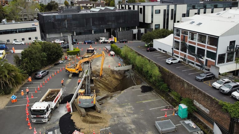 The sinkhole, caused by a sewer pipe collapse in Auckland's Parnell.