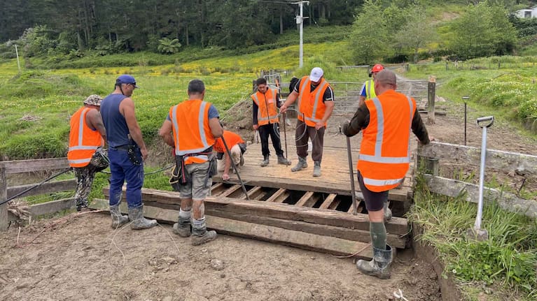 Taskforce Green workers help repair a damaged gate in Wairoa.