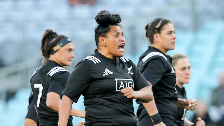 Te Kura Ngata-Aerengamate leads the Black Ferns haka.