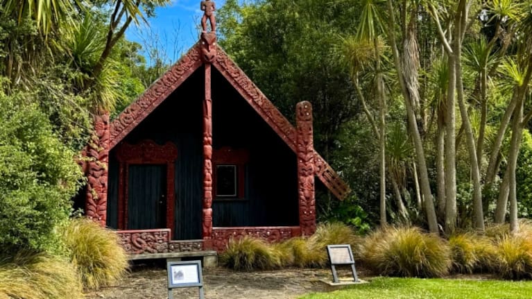 Te Wharepuni o Anehana in Anderson Park in Invercargill is 100 years old and its decorative carvings are set to be removed and restored. Photo: CC BY / Zana Gavan-Smith