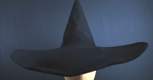 Black hat worn in The Wizard of Oz going up for auction