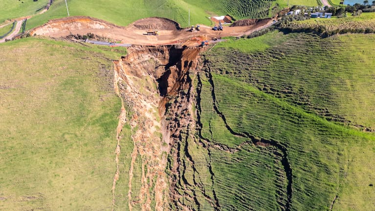 The huge slip which has blocked access to the Manukau Heads Lighthouse since 2023.