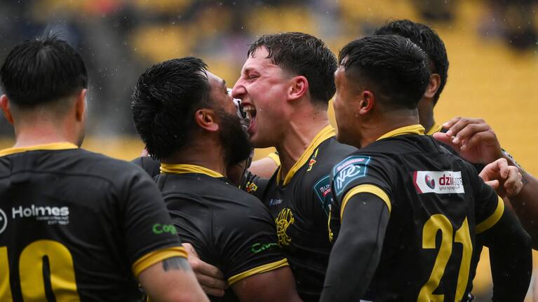 Wellington celebrate a try against Bay of Plenty.