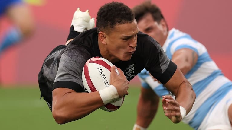 William Warbrick scores for All Blacks Sevens at Tokyo.